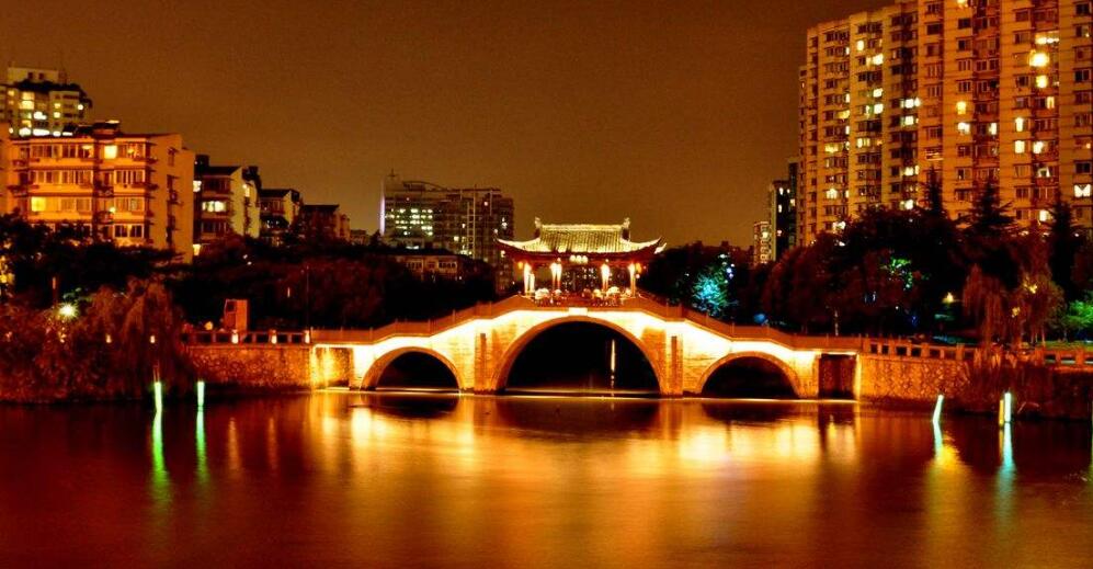 壓力如何影響氣動執(zhí)行機(jī)構(gòu)系統(tǒng)的成本以及管理壓力的策略是什么？