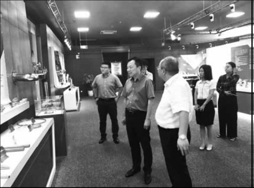 上海卓然工程技術(shù)股份有限公司 蒞臨公司商務(wù)考察公司展示室并對產(chǎn)品實物進(jìn)行了介紹
