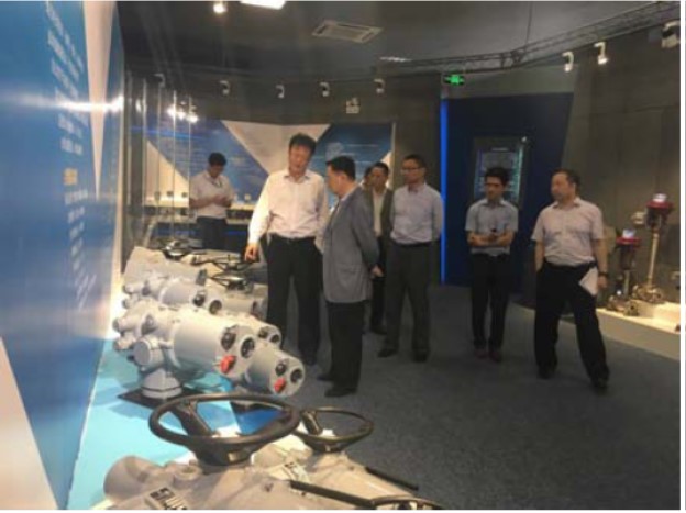 總公司黨委書記、董事長鄭建華等一行到公司現(xiàn)場辦公,要求— 抓住改革機(jī)會 加速變結(jié)構(gòu)謀拓展