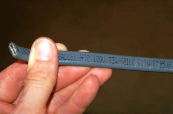 一段電熱膠帶的末端